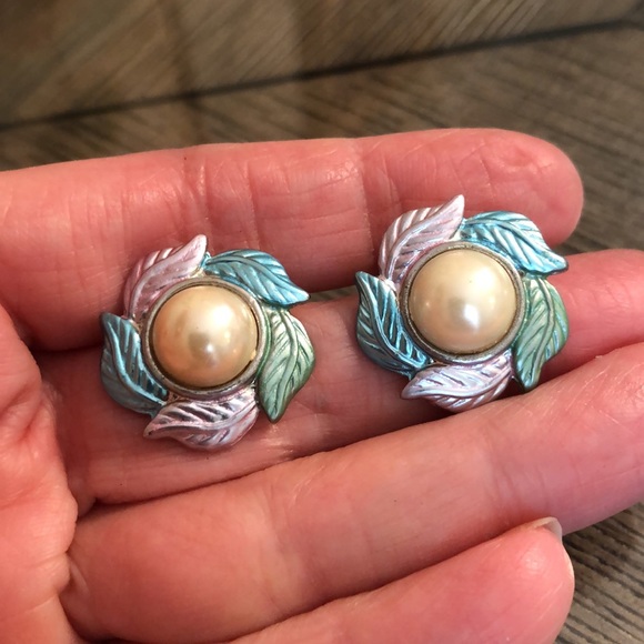 Vintage Pastel Leaf with Pearl Center Clip Earrings - Picture 8 of 13